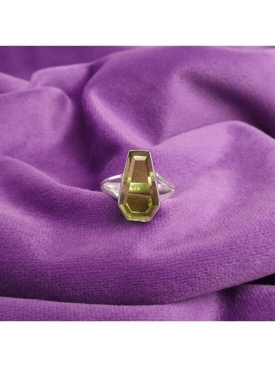 Peridot Cut Gemstone Pear Shaped Ring 925 Silver